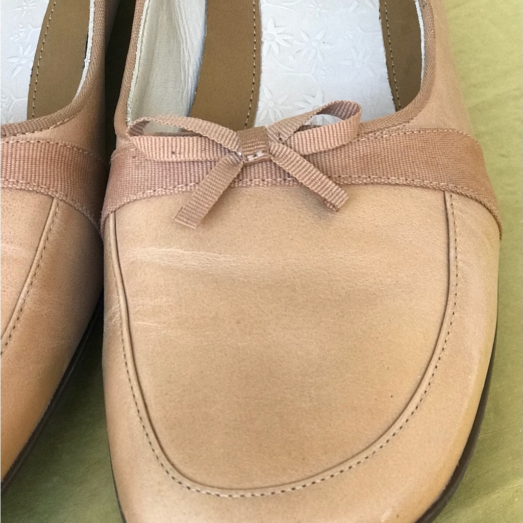 Clarks New Tan Women's Flats With Bow Detail (Made In Brazil) Size 9,5